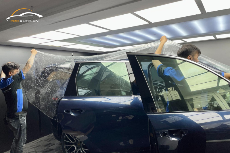 Quy trình dán phim PPF được thực hiện cẩn thận