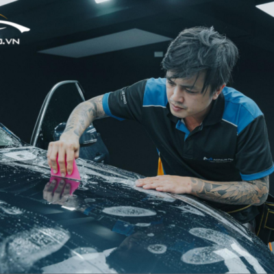 Quy trình dán PPF được kỹ thuật viên thi công tỉ mỉ 