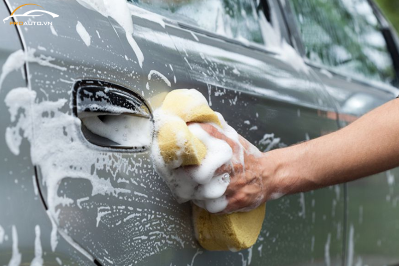 Rửa xe ô tô: Bảng giá rửa xe chuyên nghiệp mới nhất