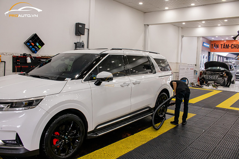 Rửa xe ô tô tăng giá trị thẩm mỹ