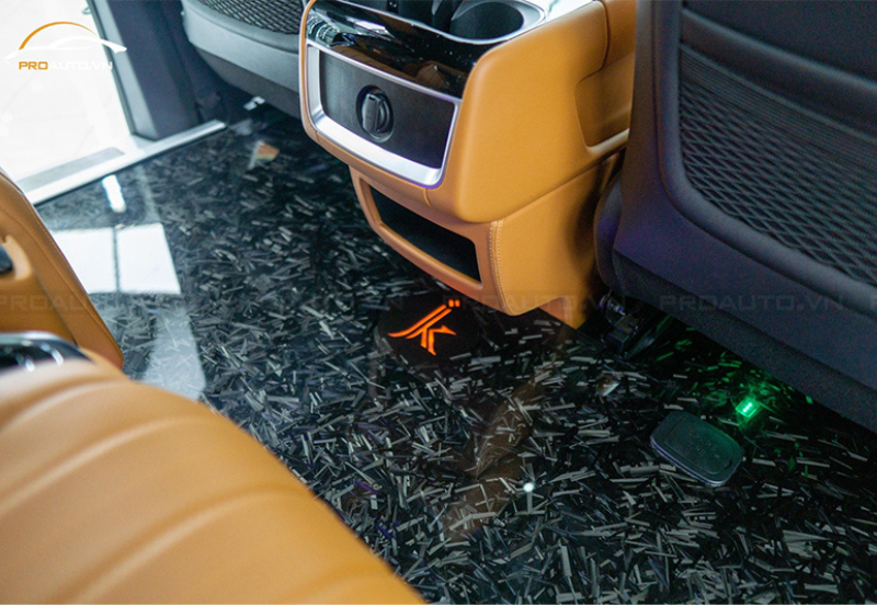 Sàn Carbon xe Hyundai Custin mang lại sự sang trọng