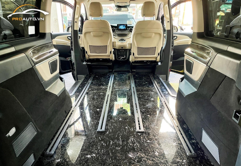 Sàn Carbon xe Volkswagen Viloran mang không gian đẳng cấp vào trong xe