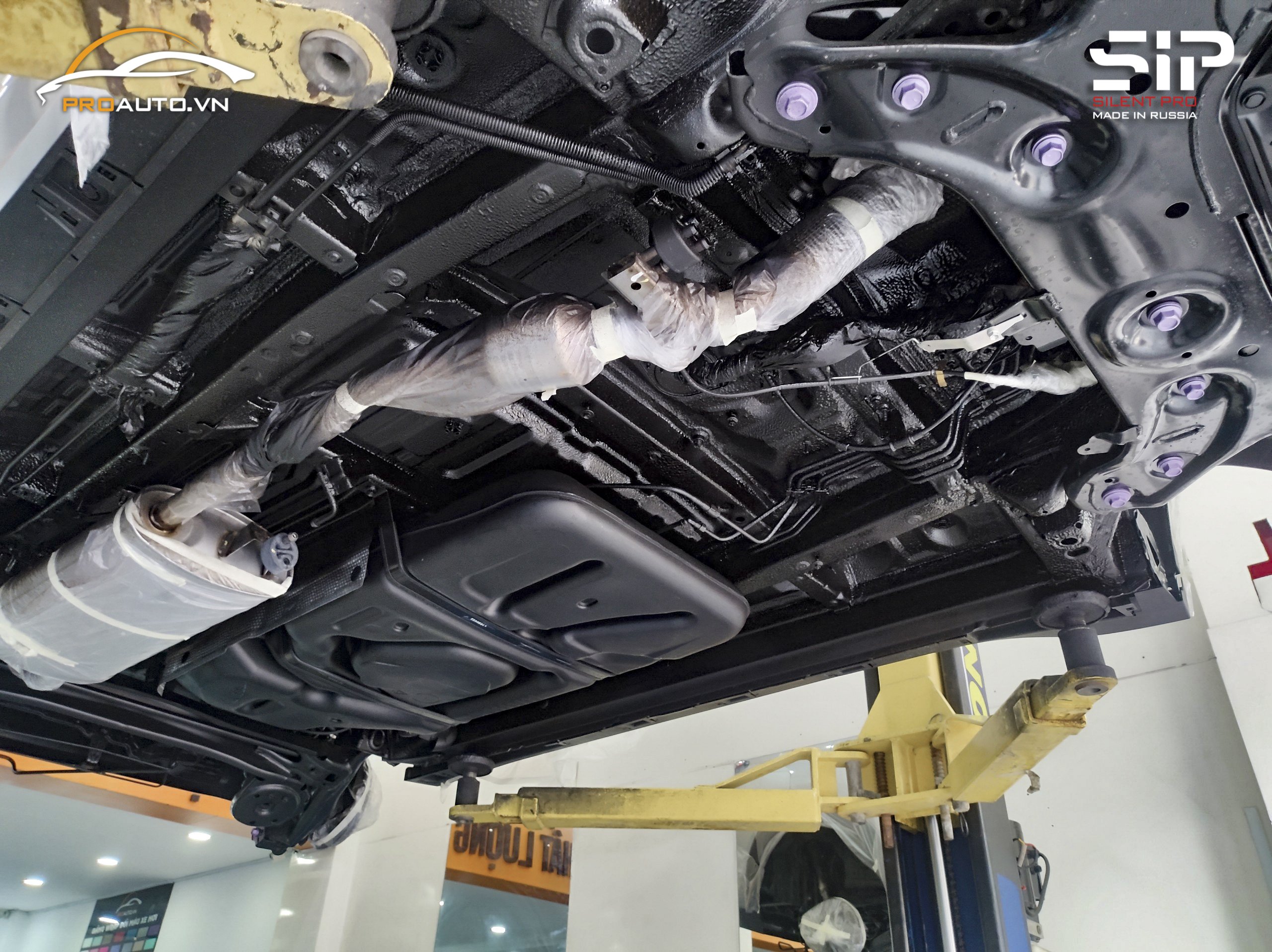 Sàn đã xịt phủ gầm ô tô