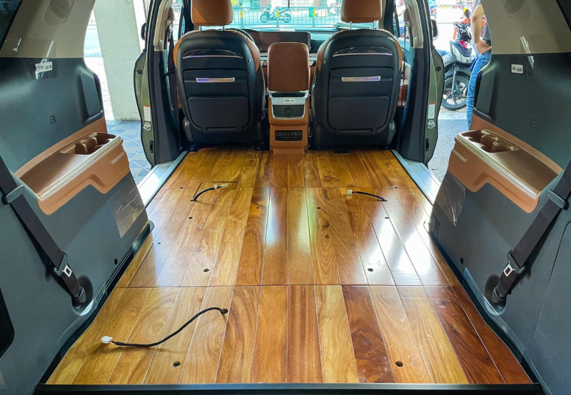 Sàn gỗ xe Hyundai Custin phong cách sang trọng, đẳng cấp, thượng lưu