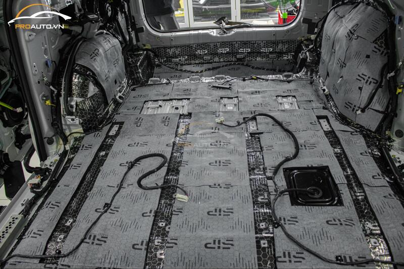 Sàn xe Hyundai SantaFe sau khi dán tiêu âm