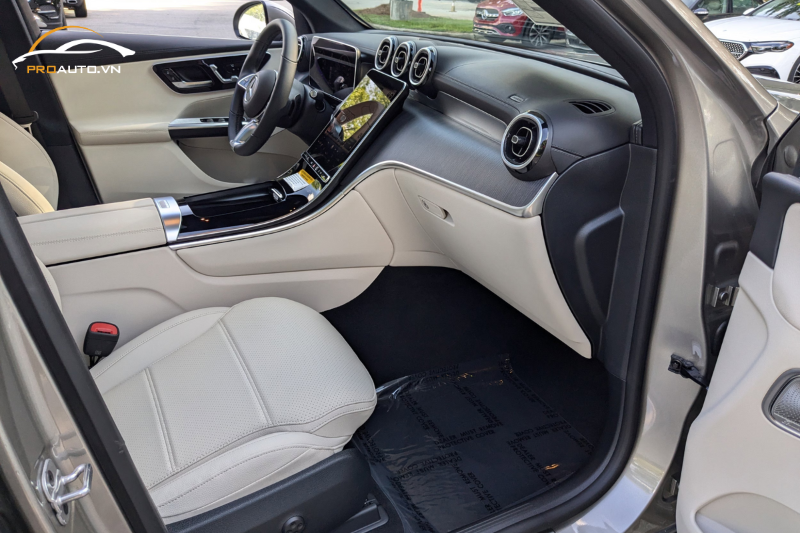 Sơn đổi màu các chi tiết nhựa xe Mercedes GLC 300