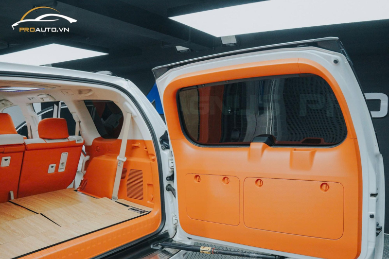 Sơn đổi màu các chi tiết nhựa xe Toyota Land Cruiser