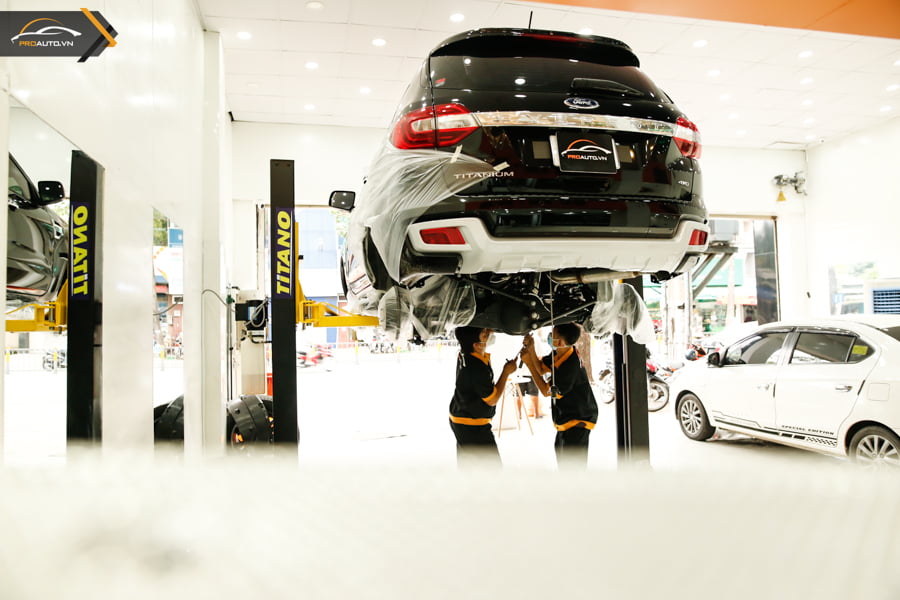 Sơn phủ gầm xe Ford Everest