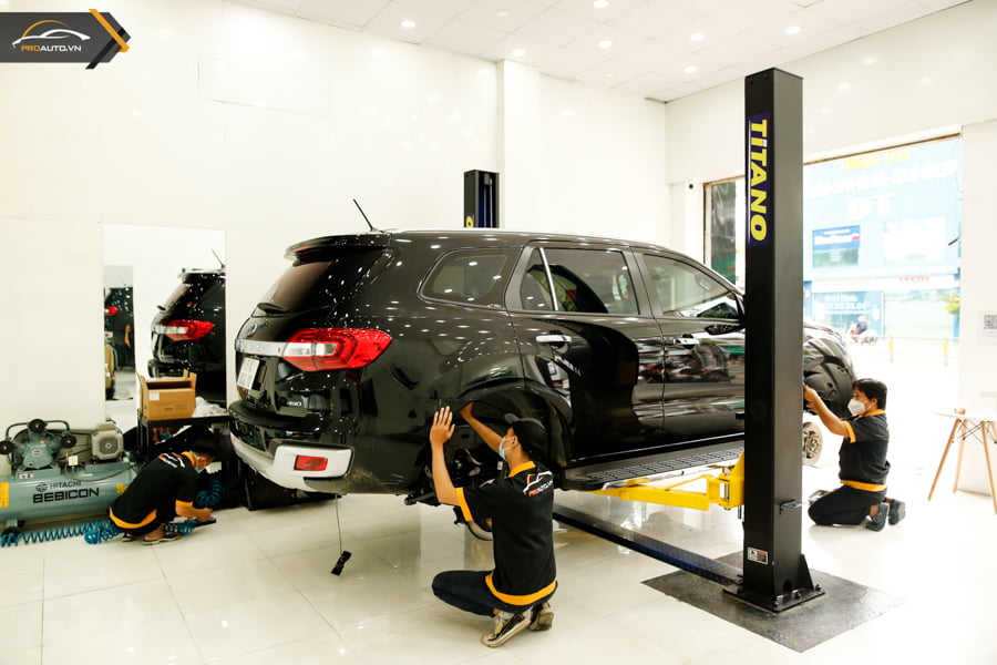 Sơn phủ gầm xe Ford Everest