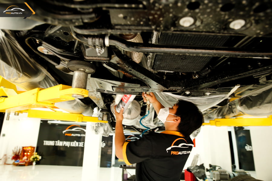 Sơn phủ gầm xe Ford Everest