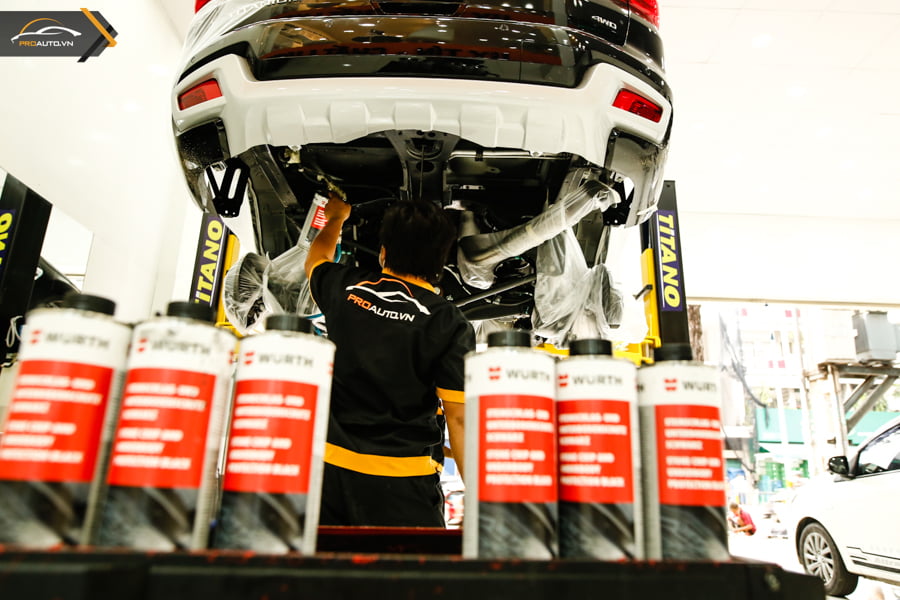 Sơn phủ gầm cho xe Ford Everest