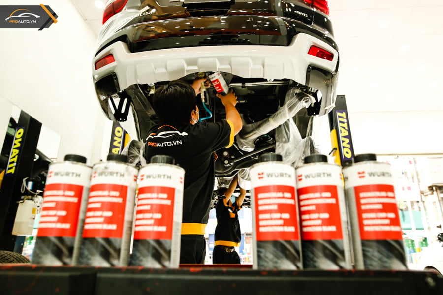 Sơn phủ gầm xe Ford Everest