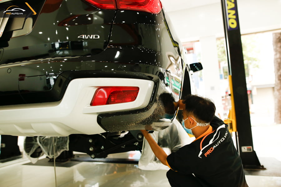 Xịt phủ hốc lốp bánh xe Ford Everest