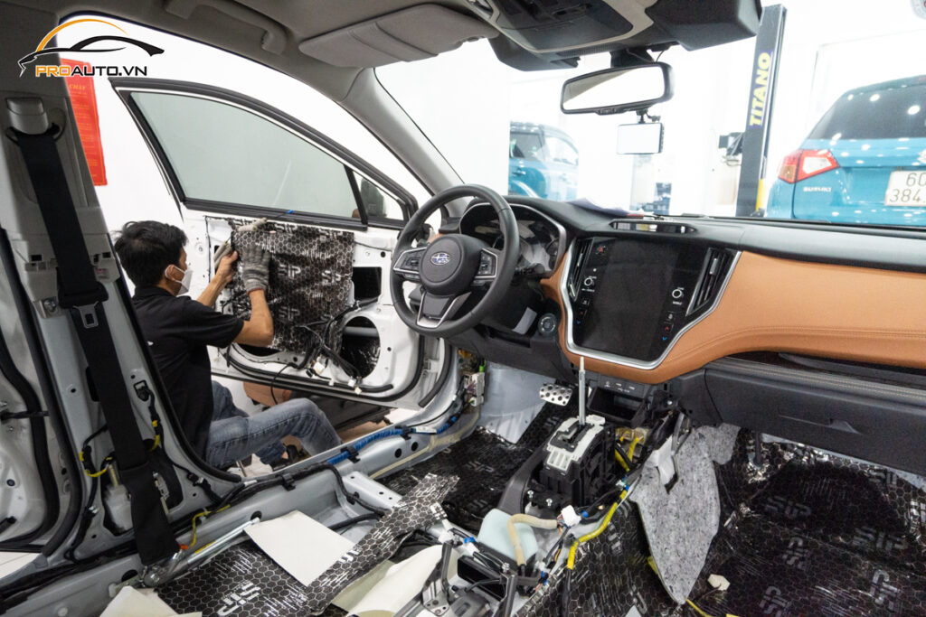 Dán vật liệu tiêu âm chống ù xe Subaru Impreza
