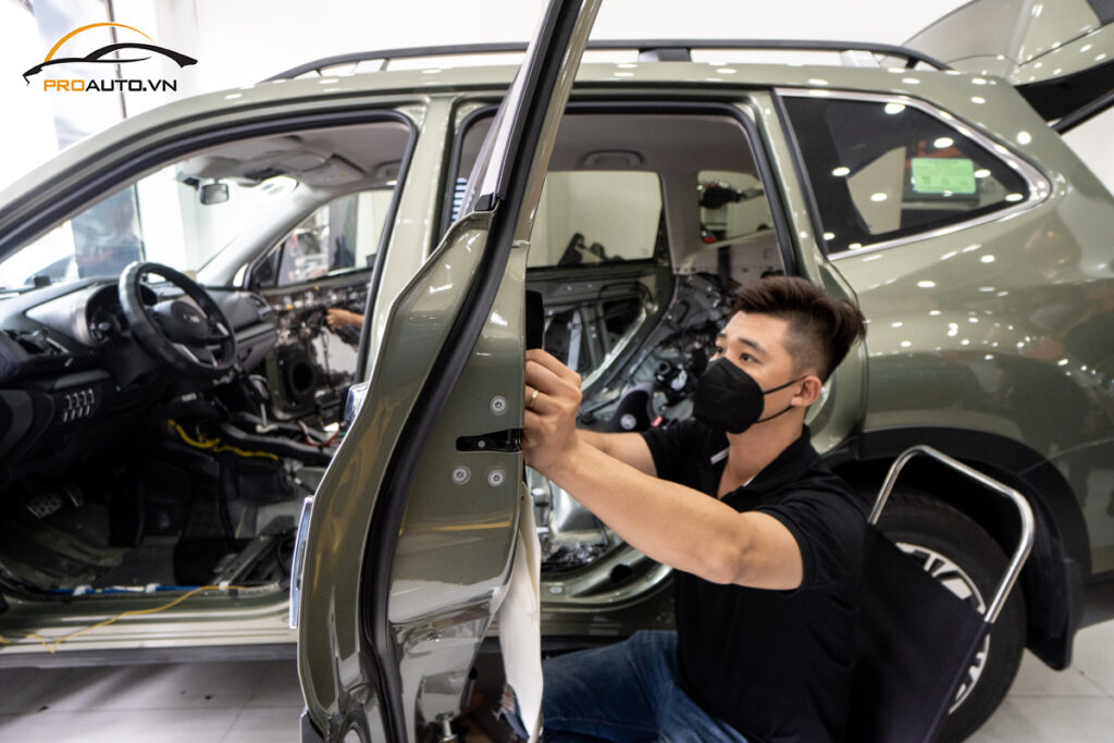 Cách âm chống ồn xe Subaru Outback vị trí cửa