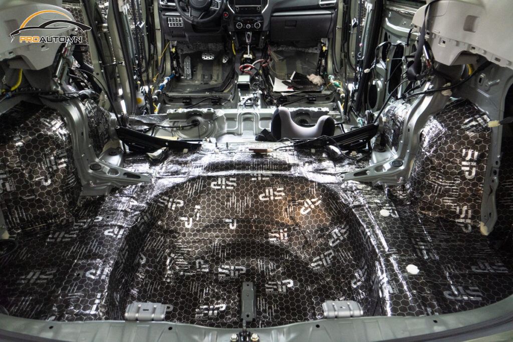 Cách âm chống ồn xe Subaru Outback vị trí sàn xe<