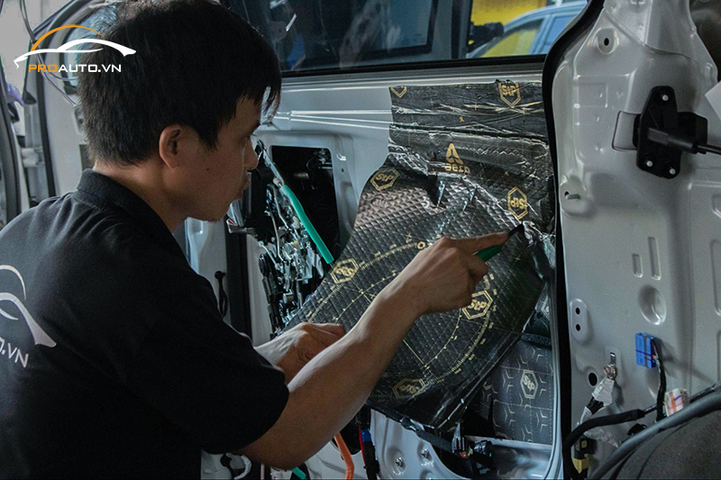Thi công cách âm cánh cửa xe hơi tại PROAUTO.VN