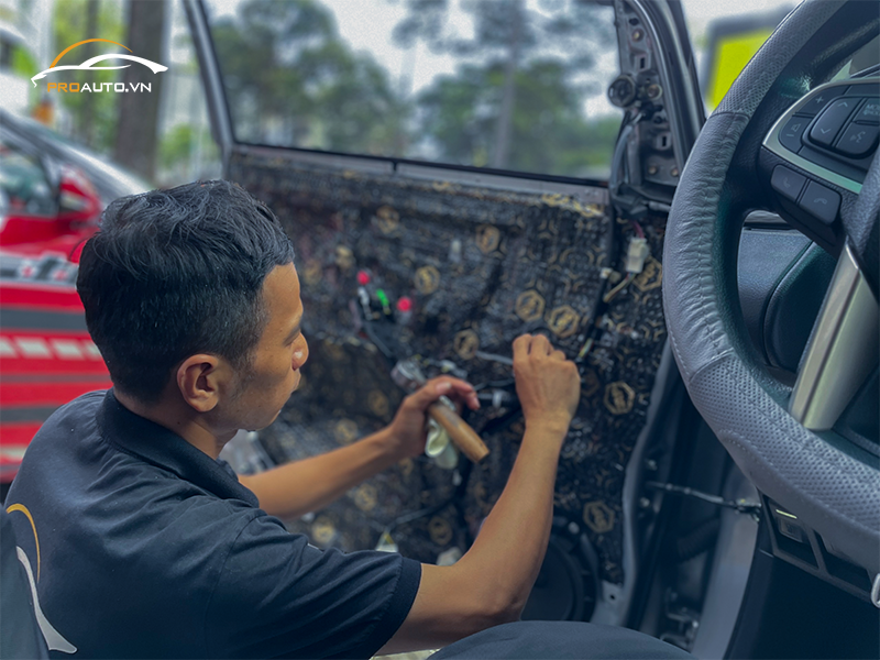 Thi công cách âm cánh cửa xe hơi uy tín tại PROAUTO.VN