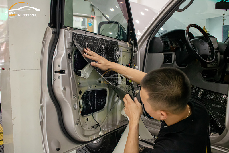 Thi công cách âm chống ồn cho Ford Everest