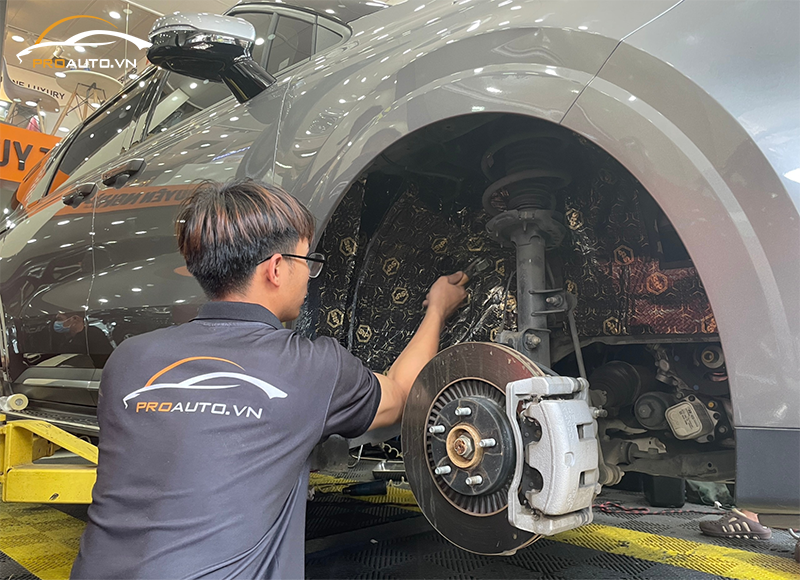 Thi công cách âm chống ồn xe hơi tại PROAUTO.VN
