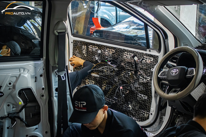 Thi công cách âm chống ồn xe ô tô tại ProAuto.vn