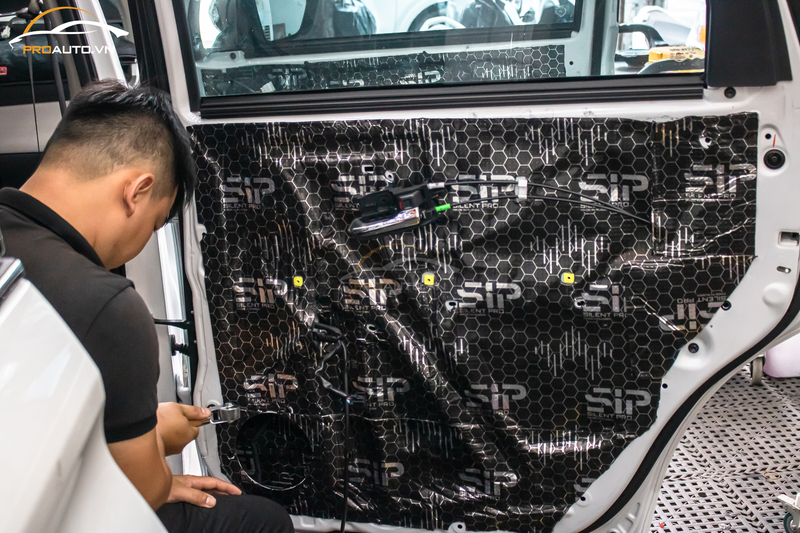 Thi công cách âm chống ồn xe ô tô tại ProAuto.vn