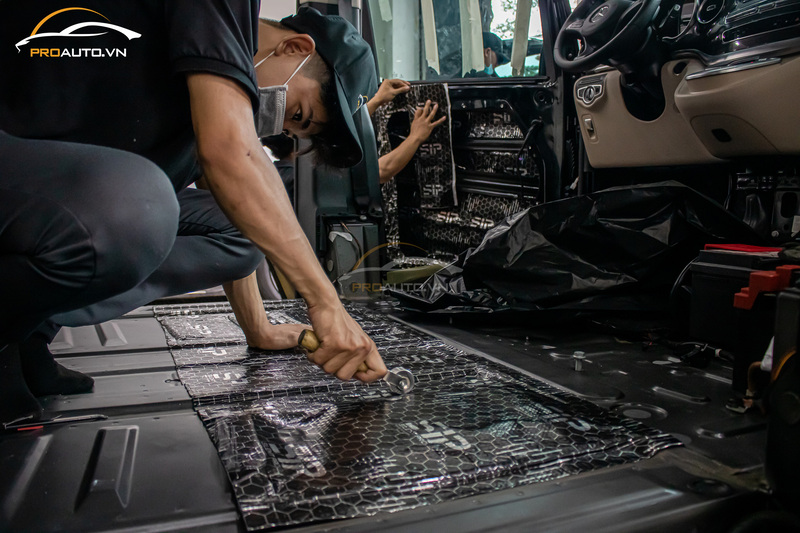Thi công cách âm chống ồn xe ô tô tại ProAuto.vn