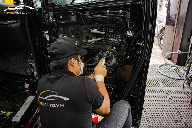 Thi công chống ồn xe ô tô chuyên nghiệp tại ProAuto.vn
