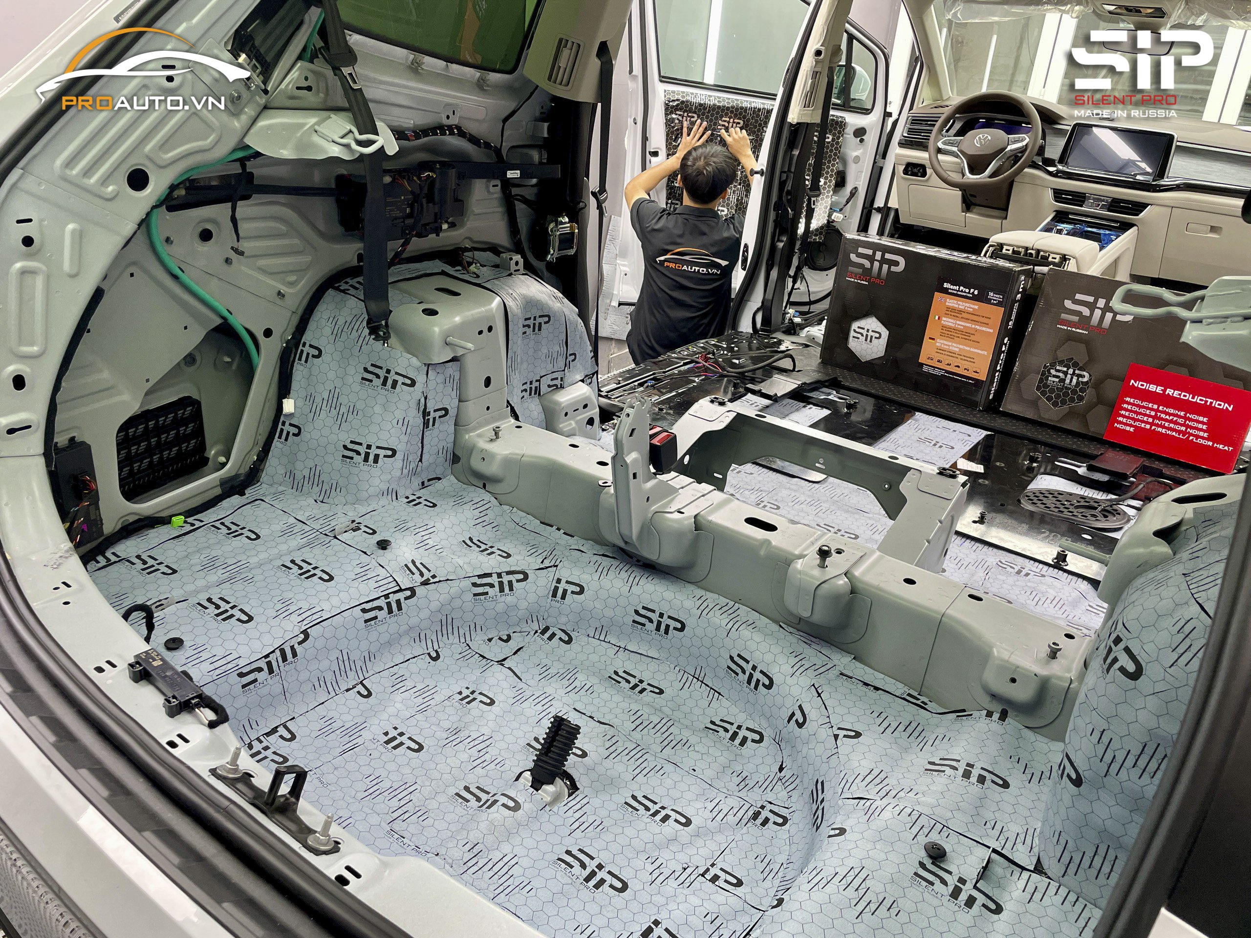 Thi công dán cách âm cho xe Volkswagen Viloran