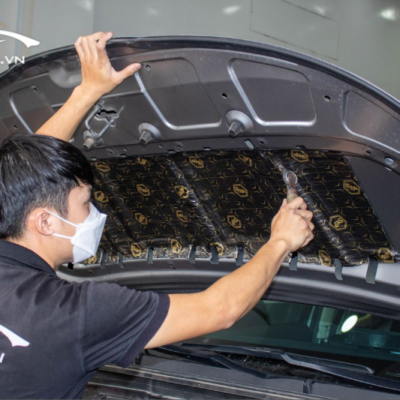 Thi công dán cách âm chống ồn cho nắp capo xe hơi