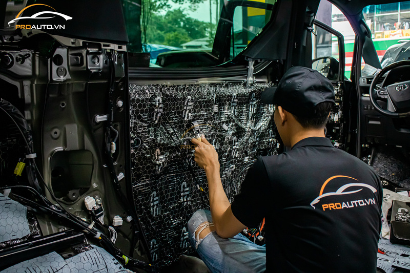 Thi công dán cách âm chống ồn ô tô tại ProAuto.vn