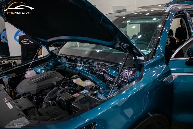 Thi công dán cách âm chống ồn ô tô tại ProAuto.vn