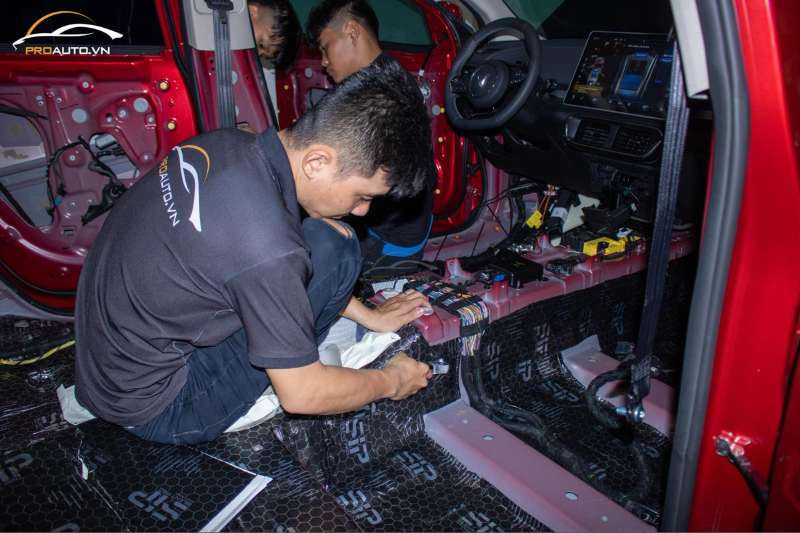 Thi công dán cách âm ô tô tại Bình Dương