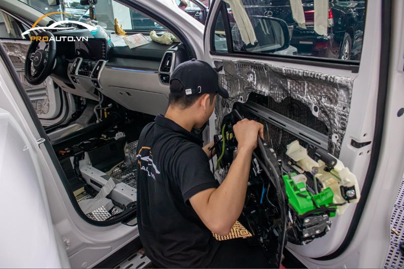 Thi công dán cách âm ô tô tại PROAUTO.VN Q11