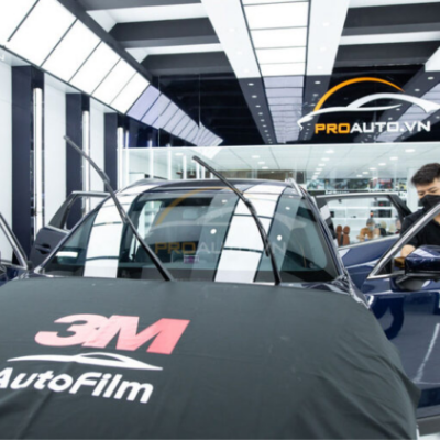 thi cong dan phim cach nhiet 3m cho xe o to 2 1