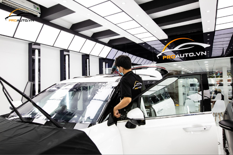 Thi công dán phim cách nhiệt chính hãng tại PROAUTO.VN Q11
