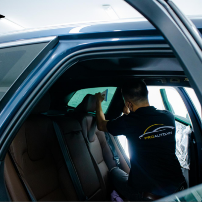 Thi công dán phim cách nhiệt cho kính khoang ô tô