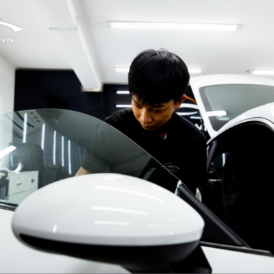 Thi công dán phim cách nhiệt cho kính tài phụ