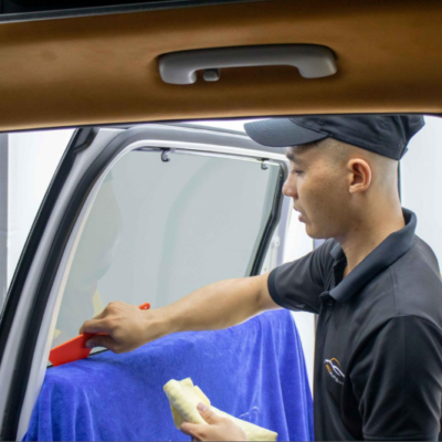Thi công dán phim cách nhiệt cho xe hơi
