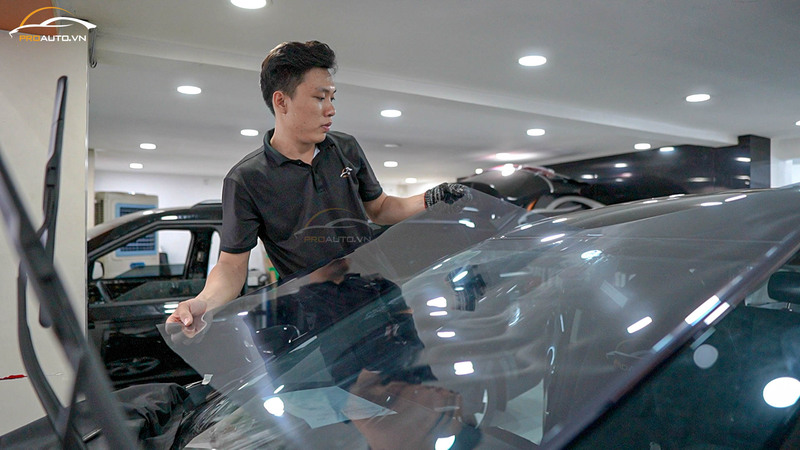 Thi công dán phim cách nhiệt cho xe Mitsubishi Xpander