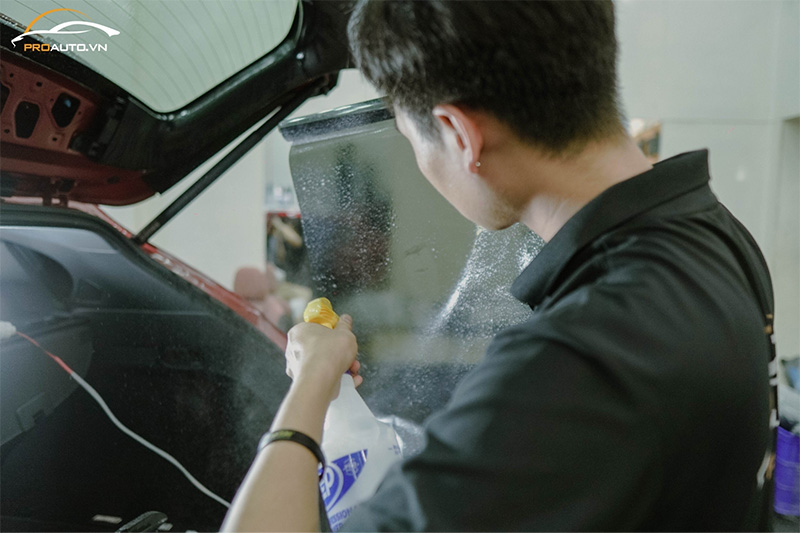 Thi công dán phim cách nhiệt ô tô, xe hơi uy tín tại PROAUTO.VN