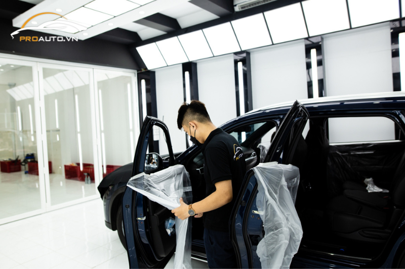 Thi công dán phim cách nhiệt tại PROAUTO.VN