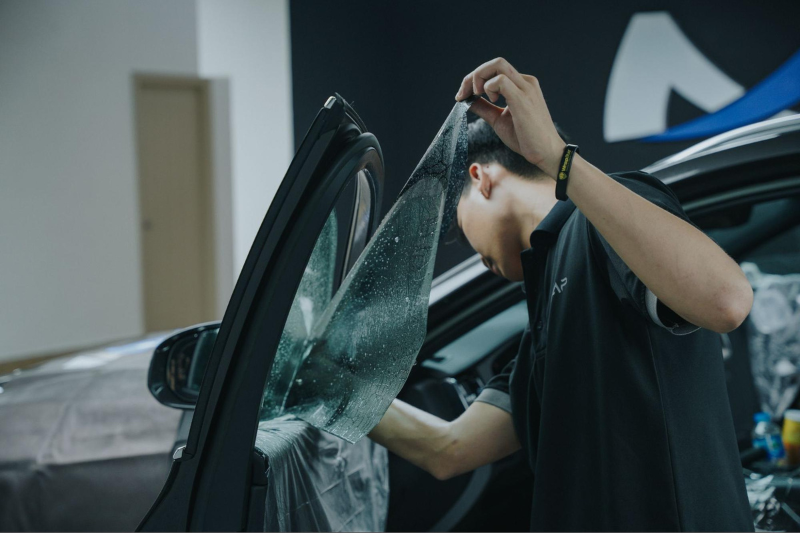 Thi công dán phim cách nhiệt tại PROAUTO.VN