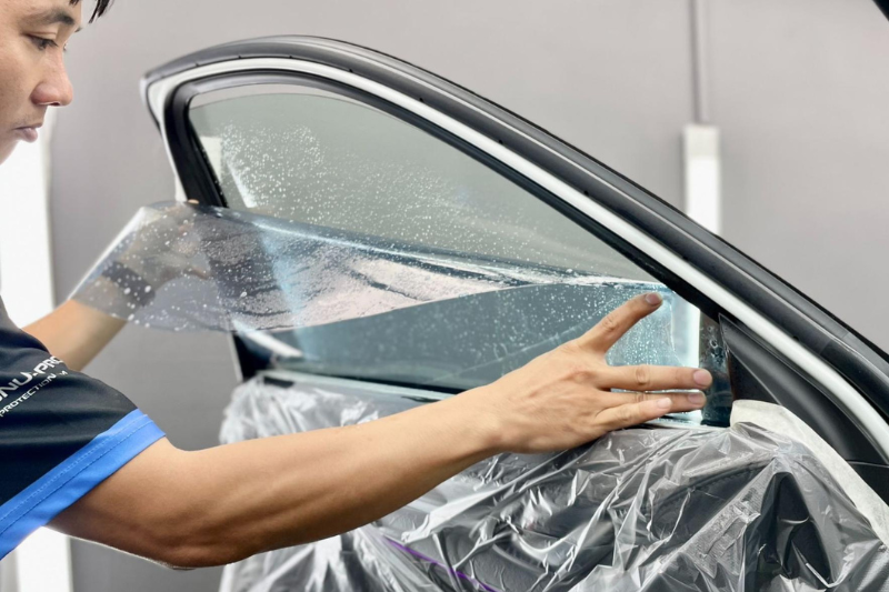 Thi công dán phim cách nhiệt tại PROAUTO.VN