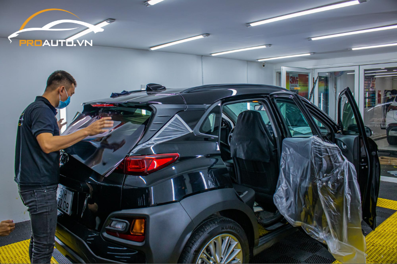 Thi công dán ohim cách nhiệt Vkool tại Proauto.vn