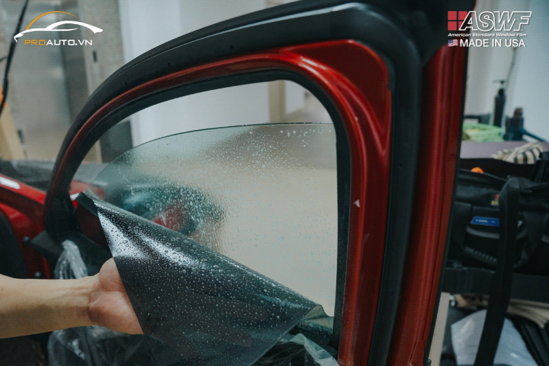Thi công dán phim cách nhiệt xe Ford Everest