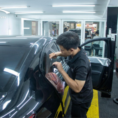 Thi công dán phim cách nhiệt xe hơi