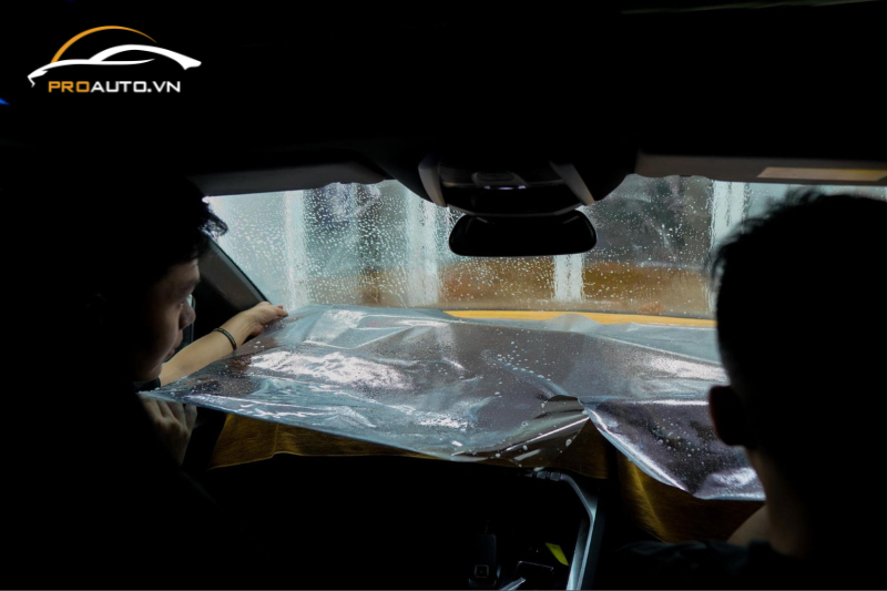 Thi công dán phim cách nhiệt xe Hyundai Sonata
