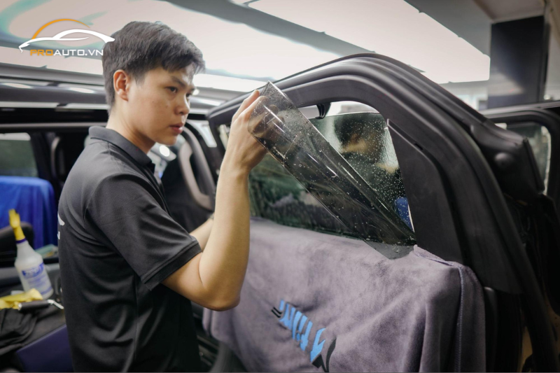 Thi công dán phim cách nhiệt xe Subaru tại PROAUTO.VN