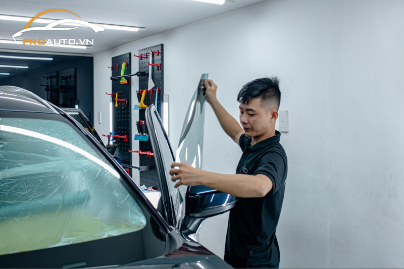 Thi công dán phim cách nhiệt xe Vinfast Lux SA2.0